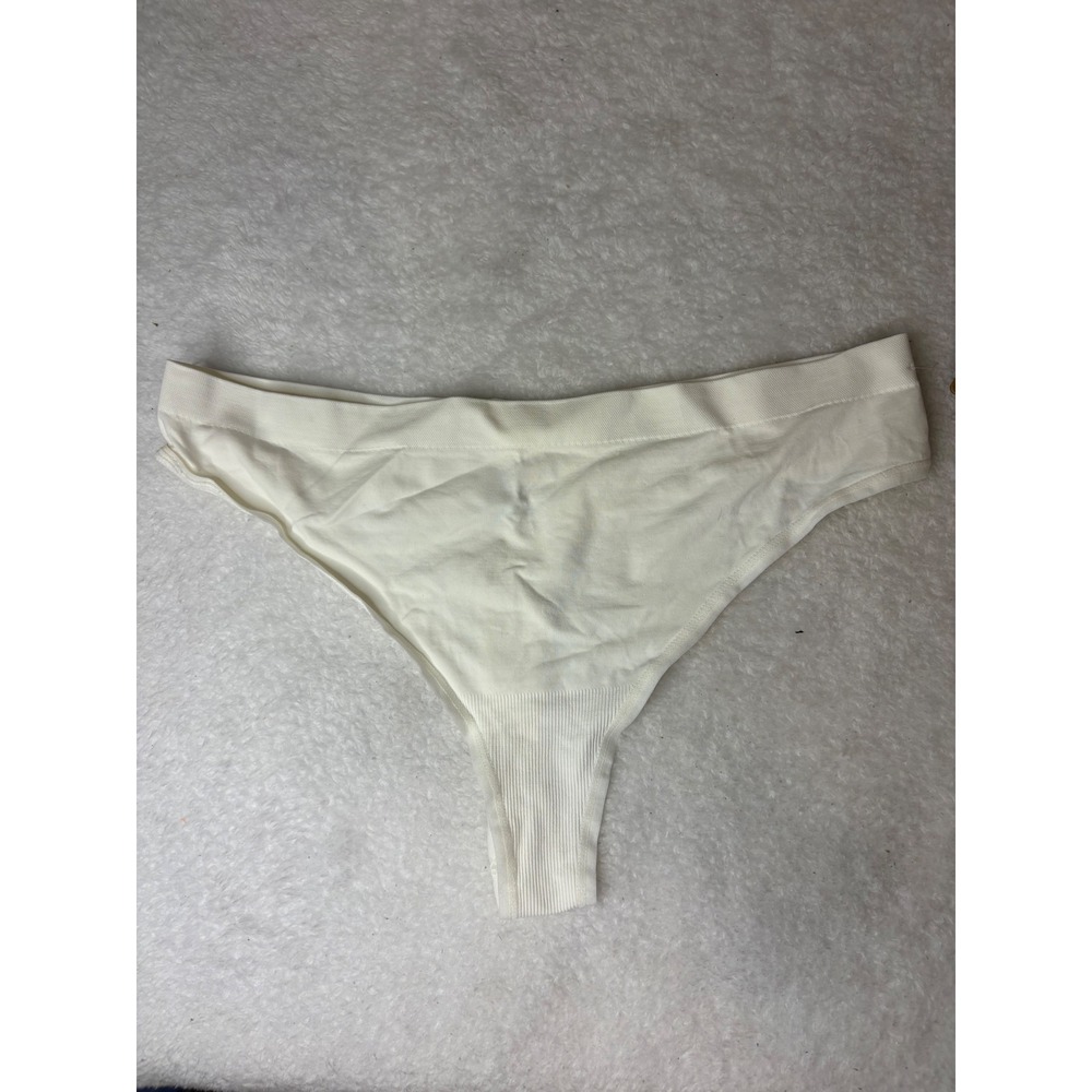 SKIMS Soft Smoothing Seamless Thong Marble White PN-THG-1321 Small NWT